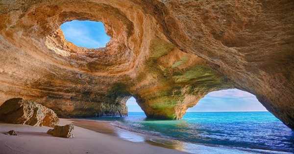 20 reasons to buy a luxurious house in the Algarve