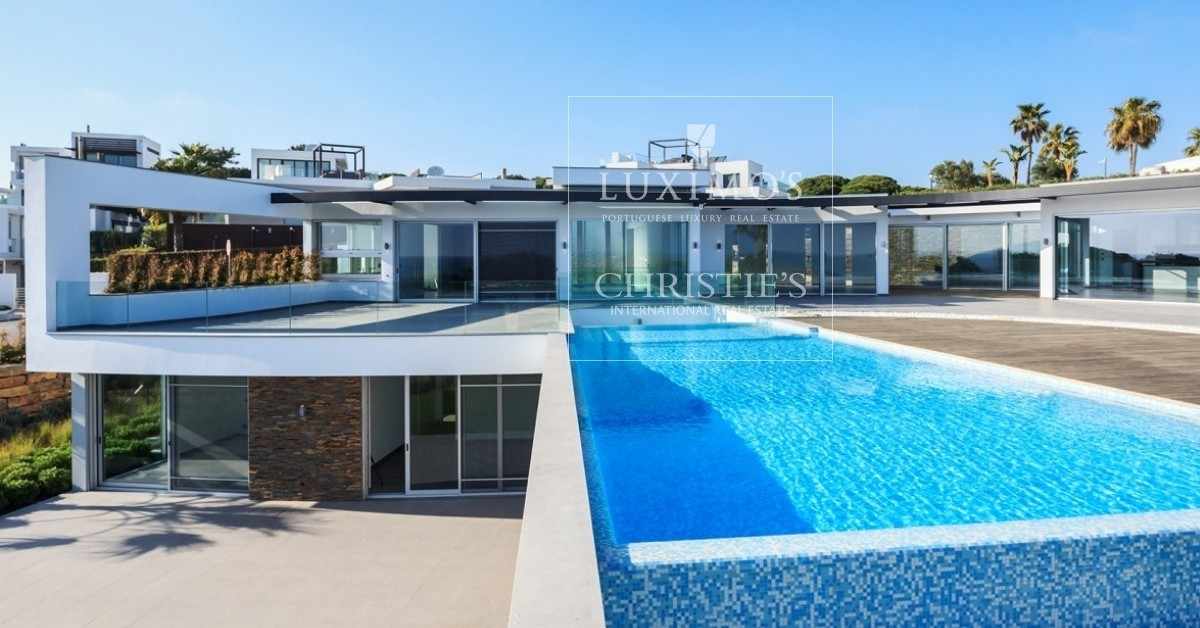 Vale do Lobo: villas and apartments for sale in a golf resort