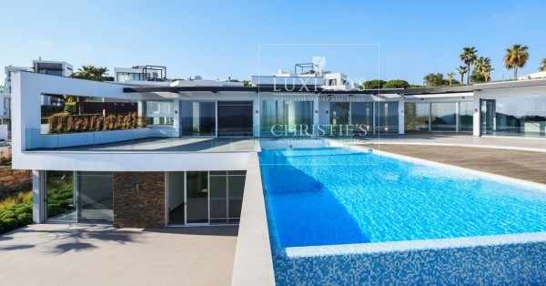 Vale do Lobo: venda de moradias e apartamentos em resort de golfe