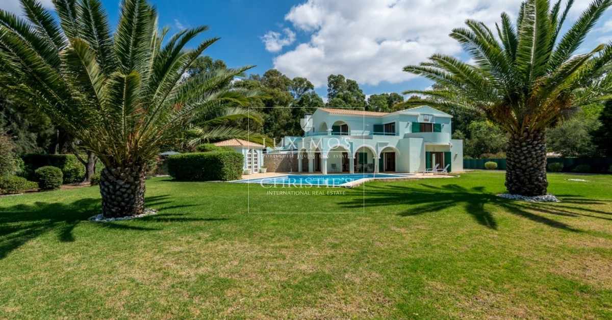 Algarve: seleção de casas de luxo à venda com jardim e piscina