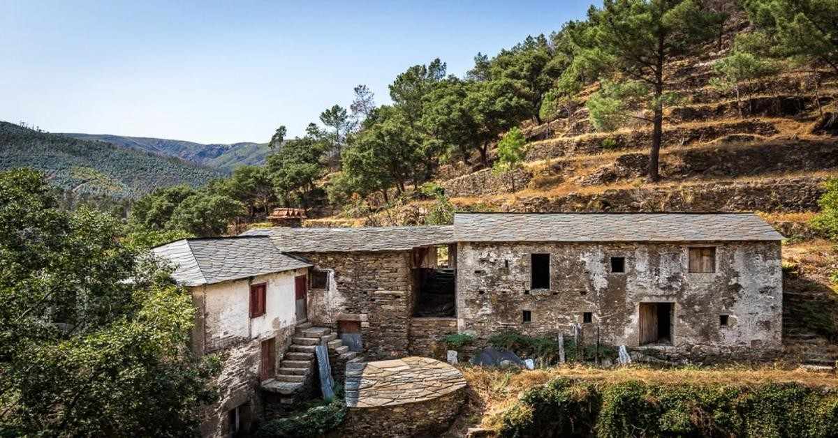 Ecological investments: get to know two Portuguese villages for sale