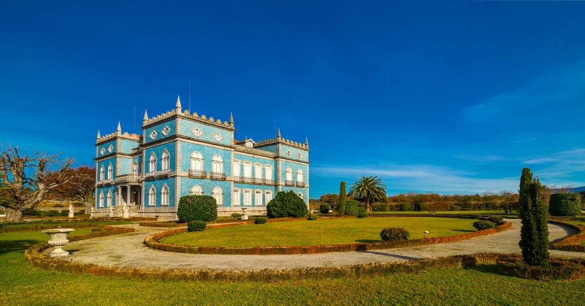 A casa que juntou Michel Piccoli e Manoel de Oliveira está à venda